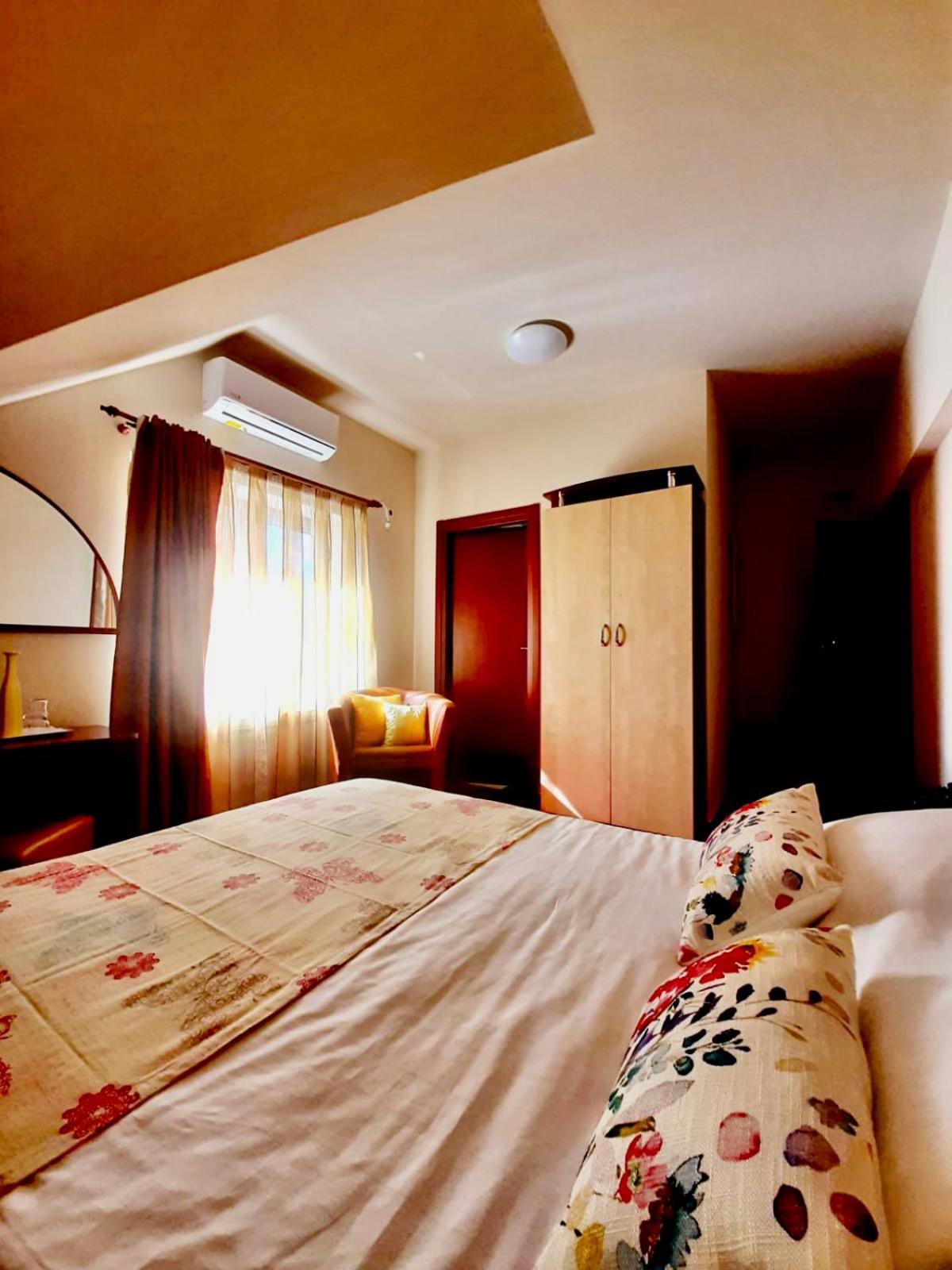 Vila Miluna Mamaia Exteriör bild